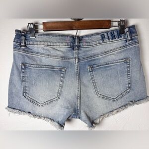 PINK Victoria's Secret Light Wash Low Rise Frayed Hem Jean Shorts Size 8